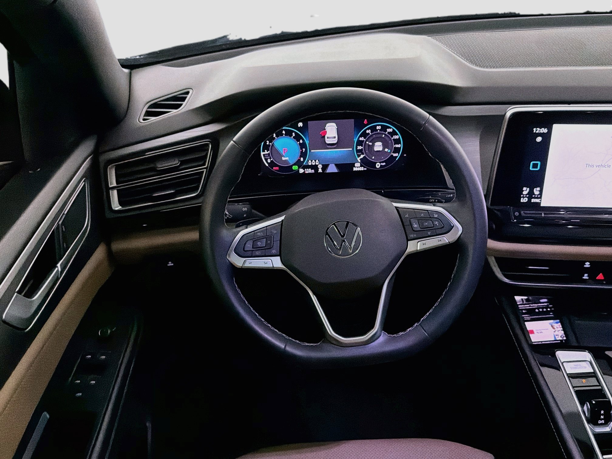 Used 2024 Volkswagen Atlas Cross Sport SE w/ Panoramic Sunroof Package FWD image 18