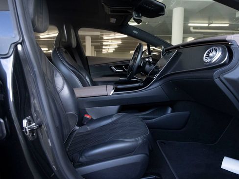 Used 2022 Mercedes-Benz EQS 450+ Sedan image 26