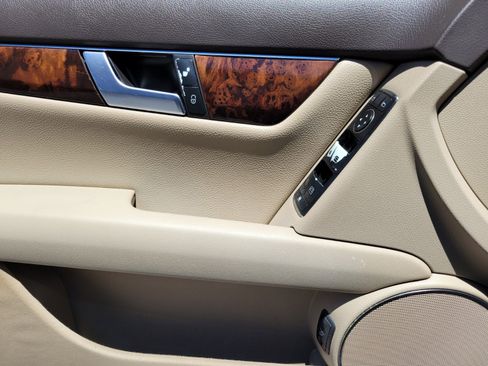 Used 2014 Mercedes-Benz C 250 Sedan image 27