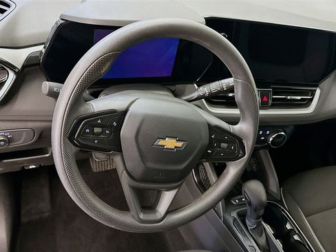 Used 2025 Chevrolet TrailBlazer LT AWD/4WD image 18