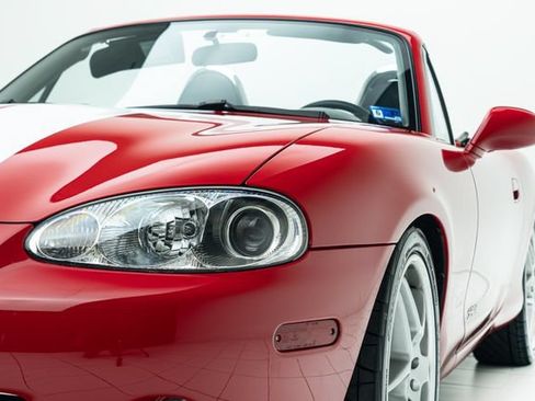 Used 2001 MAZDA MX-5 Miata RWD image 11