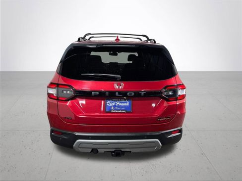 Certified 2025 Honda Pilot TrailSport image 8