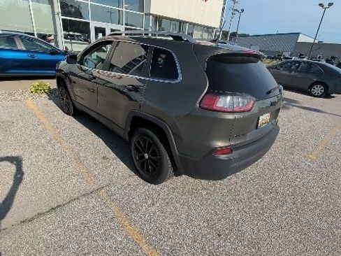 Used 2021 Jeep Cherokee Latitude Lux w/ Comfort/Convenience Group AWD/4WD image 2
