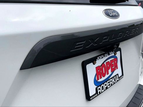 Used 2022 Ford Explorer XLT w/ Equipment Group 202A AWD/4WD image 32