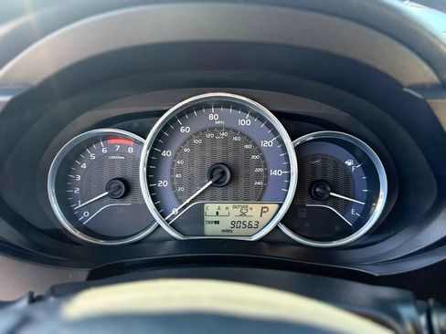 Used 2014 Toyota Corolla LE image 12