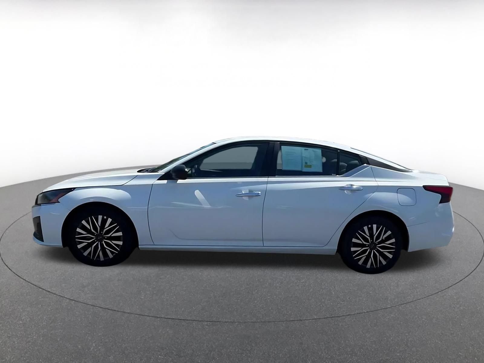 Used 2025 Nissan Altima 2.5 SV FWD image 8