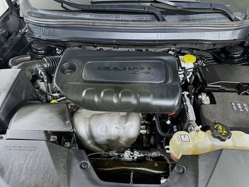 Used 2019 Jeep Cherokee Latitude Plus w/ Cold Weather Group AWD/4WD image 34