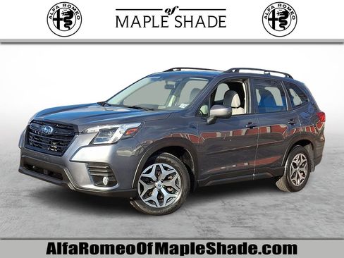 Used 2023 Subaru Forester Premium image 1