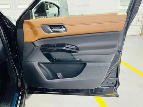New 2026 Nissan Pathfinder Platinum FWD image 35