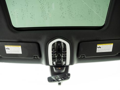Certified 2026 Porsche Macan AWD/4WD image 20