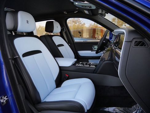 New 2026 Rolls-Royce Cullinan Black Badge image 32