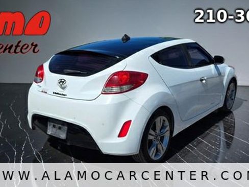 Used 2013 Hyundai Veloster w/ Style Pkg FWD image 5