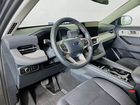 Used 2025 Ford Explorer Active image 12