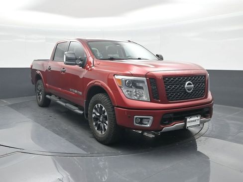Used 2018 Nissan Titan PRO-4X w/ Pro-4x Convenience Package AWD/4WD image 8