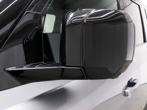 Used 2023 Land Rover Defender 130 X-Dynamic SE image 47