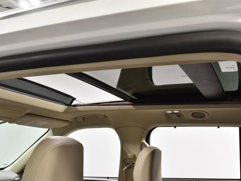 Used 2020 Ford Explorer Platinum w/ Premium Technology Package image 40