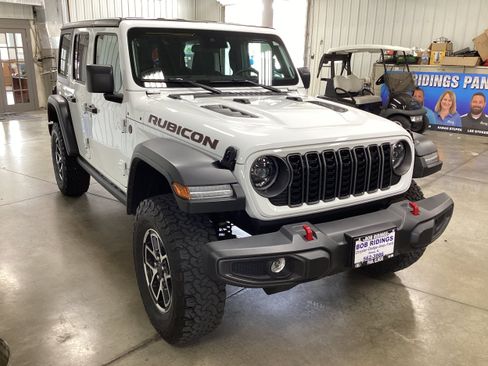 Used 2025 Jeep Wrangler Unlimited Rubicon w/ Convenience Group AWD/4WD image 7