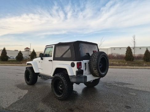 Used 2016 Jeep Wrangler Sahara w/ Connectivity Group image 7
