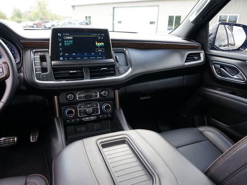Used 2023 Chevrolet Suburban High Country AWD/4WD image 21