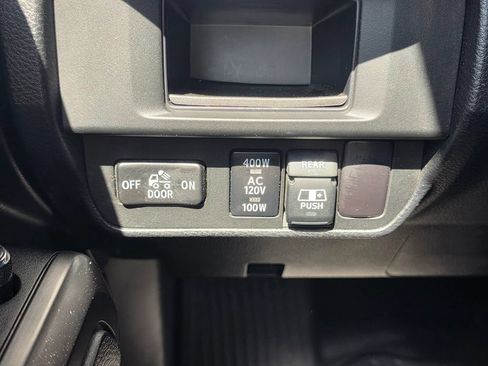 Used 2017 Toyota Tacoma TRD Off-Road AWD/4WD image 34