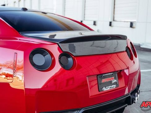 Used 2014 Nissan GT-R Premium image 34