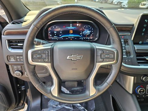 Used 2022 Chevrolet Suburban Z71 w/ Luxury Package AWD/4WD image 28