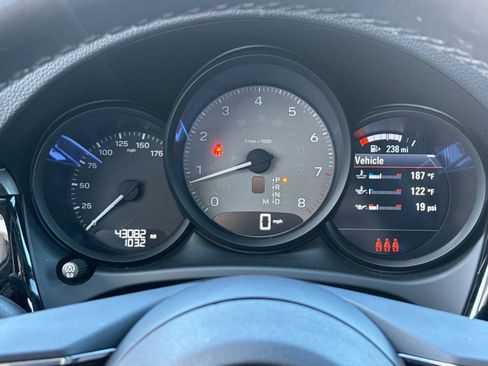 Certified 2022 Porsche Macan S image 24