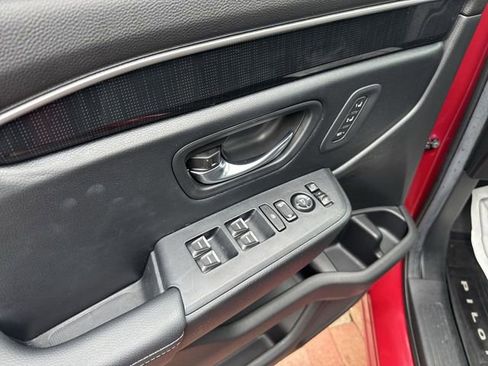 Certified 2025 Honda Pilot Elite image 13