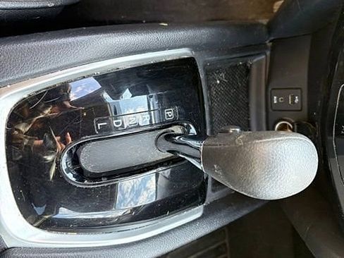 Used 2016 Nissan Rogue SV image 8