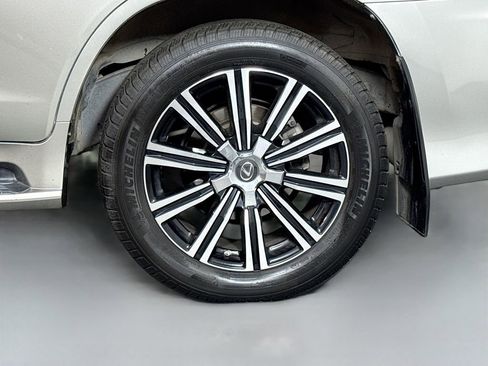 Used 2018 Lexus LX 570 4WD w/ Luxury Package image 9