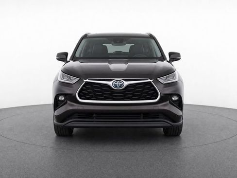 Used 2020 Toyota Highlander XLE AWD/4WD image 5