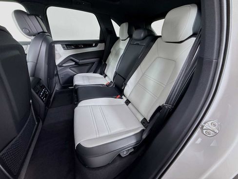 New 2026 Porsche Cayenne image 23