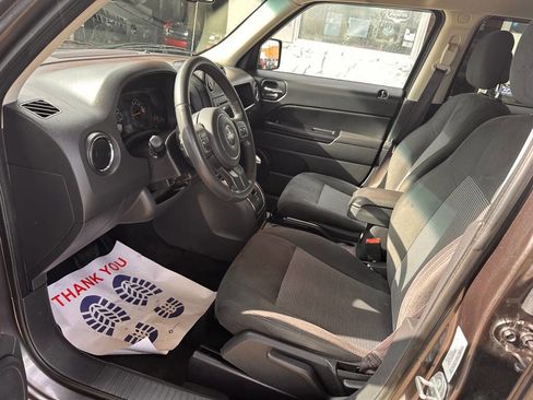 Used 2016 Jeep Patriot Latitude FWD image 11