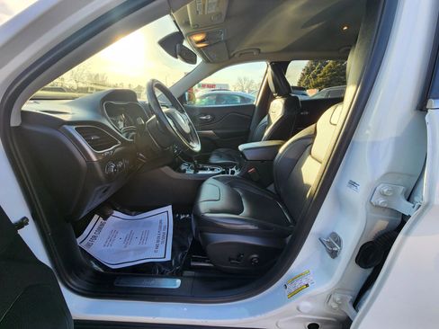 Used 2019 Jeep Cherokee Limited AWD/4WD image 17