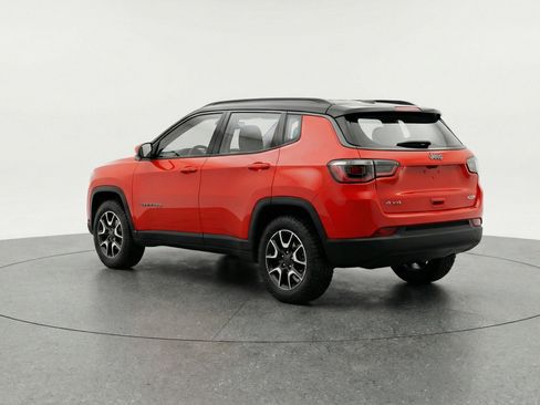 Used 2025 Jeep Compass Trailhawk image 6