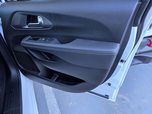 New 2026 Chrysler Pacifica Select FWD image 40