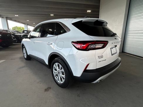 Used 2023 Ford Escape Active w/ Tech Pack #2 FWD image 3