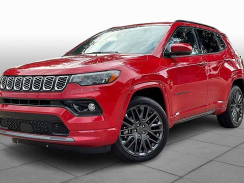 Used 2023 Jeep Compass Limited image 3