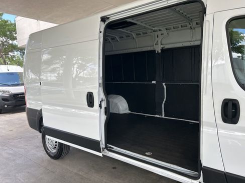 Used 2025 RAM ProMaster 2500 w/ Convenience Group FWD image 26