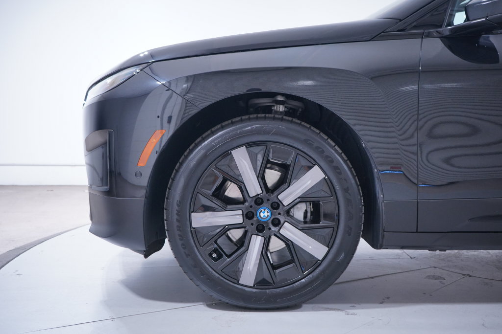 Used 2024 BMW iX xDrive50 w/ Convenience Package AWD/4WD image 2