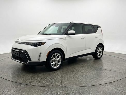 Used 2025 Kia Soul LX w/ LX Technology Package image 3