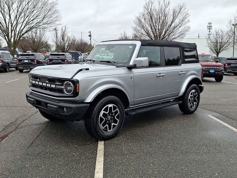 Used 2023 Ford Bronco Outer Banks AWD/4WD image 6