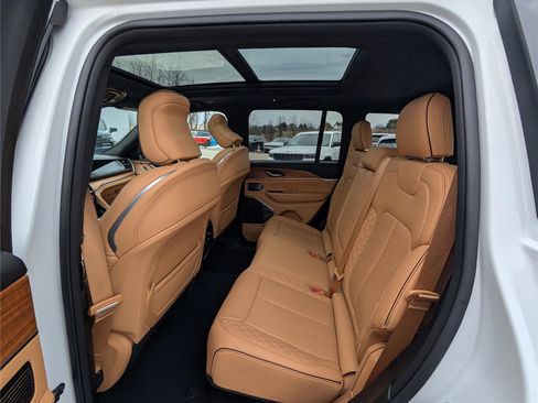 Used 2024 Jeep Grand Cherokee Summit image 14