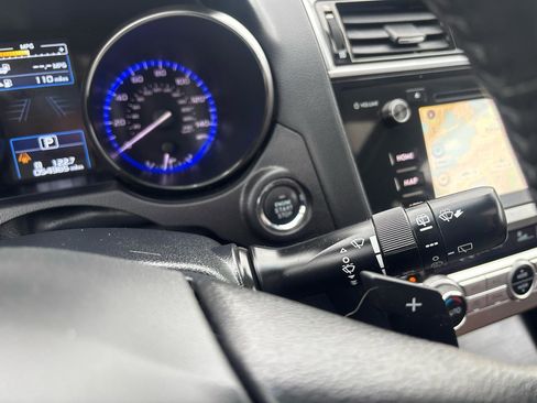 Used 2017 Subaru Outback 2.5i Touring AWD/4WD image 19