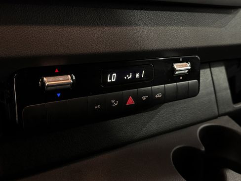 Used 2021 Mercedes-Benz Sprinter 2500 image 25
