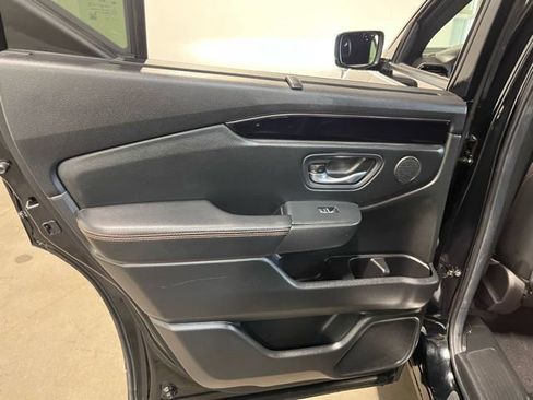 Used 2025 Honda Pilot TrailSport image 19