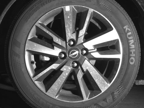 Used 2025 Nissan Versa SV image 12