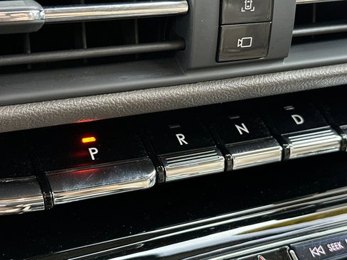 Used 2022 Lincoln Corsair Reserve image 21