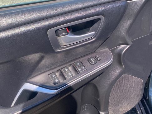Used 2017 Toyota Camry SE FWD image 10