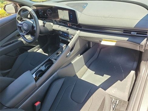 New 2025 Hyundai Elantra SEL image 13